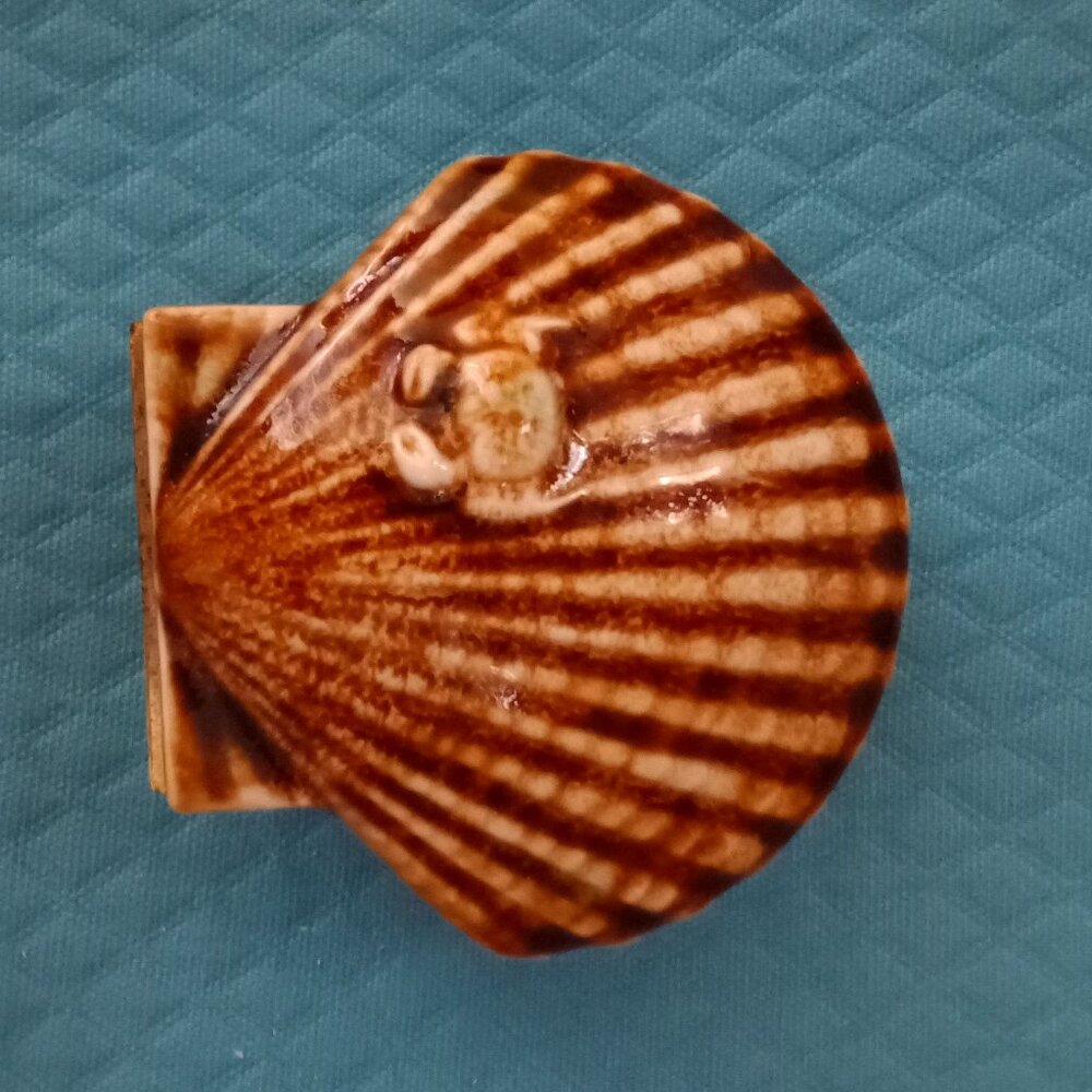 Shell-shaped Trinket Box